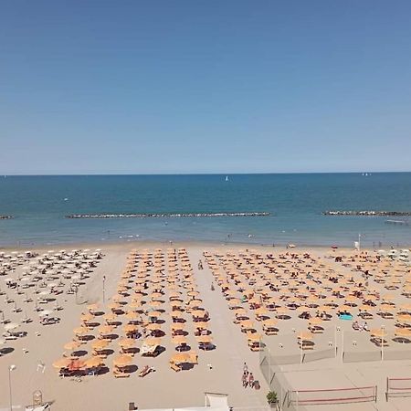 Hotel Salsedine " 5 Mt From The Beach ! " Rímini Exterior foto