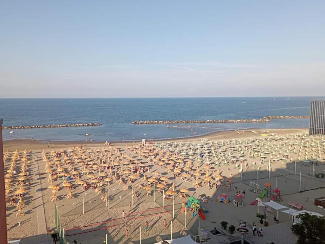 Hotel Salsedine " 5 Mt From The Beach ! " Rímini Exterior foto