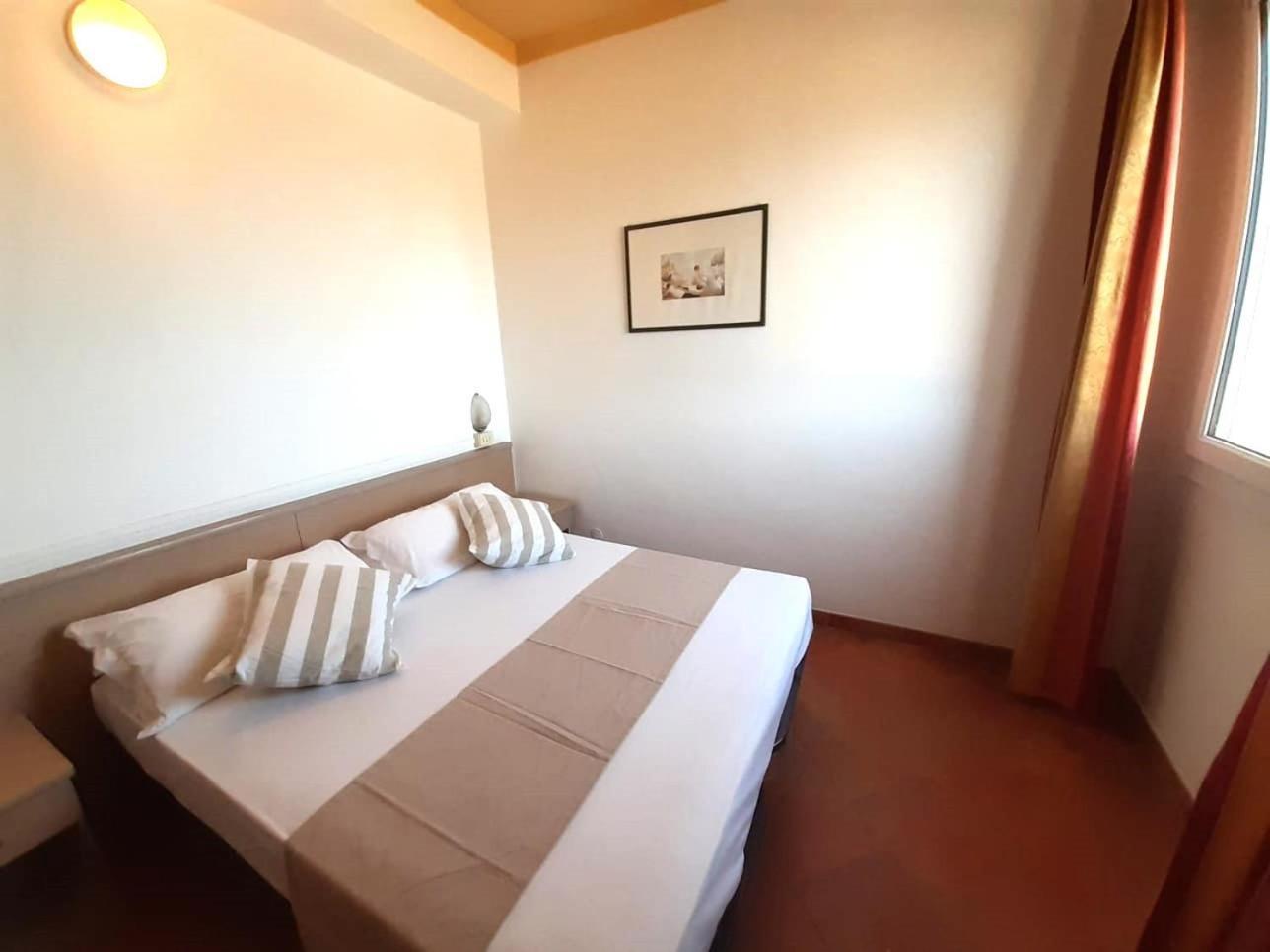 Hotel Salsedine " 5 Mt From The Beach ! " Rímini Exterior foto